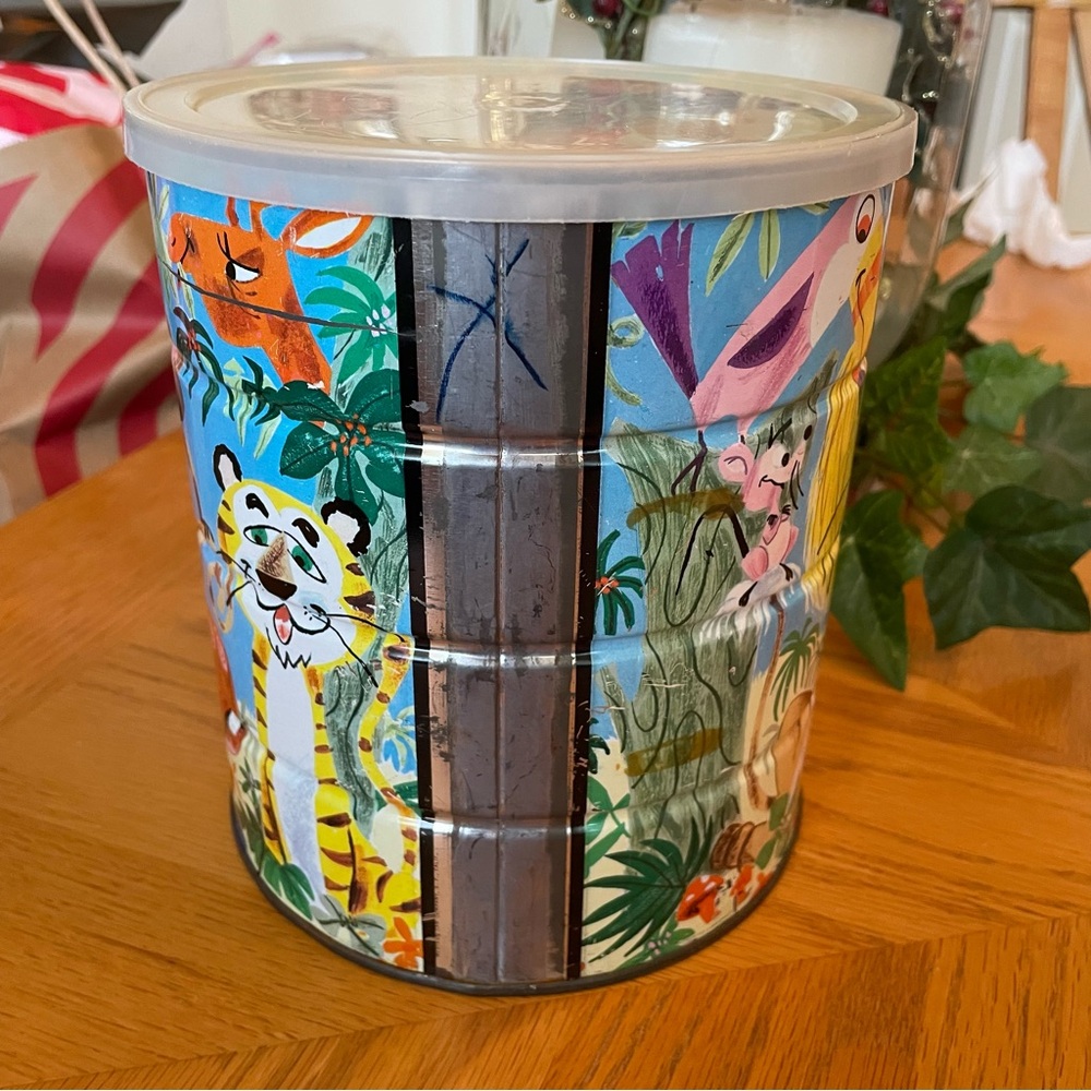 Vintage Folgers Jungle Animals Safari Coffee Tin Can with Plastic Lid - Picture 3 of 6